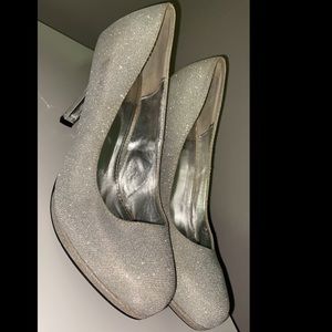 Sparkly heels 👠, Size 10( Run Small)// Slim Feet.